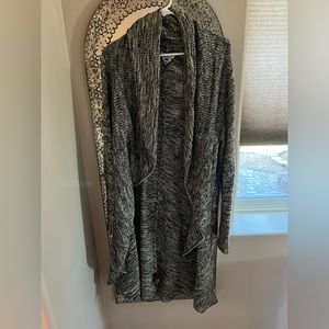 Volcom m/l long sweater